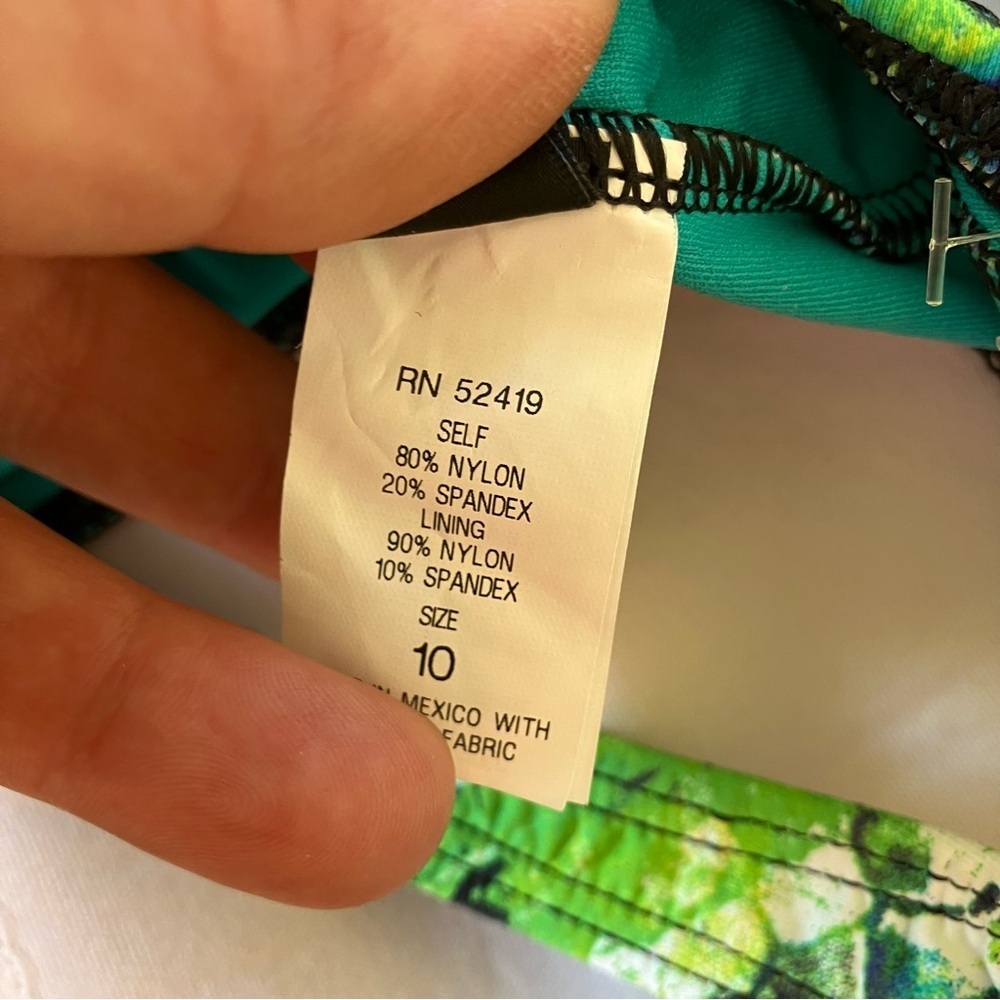 NWT La Blanca Abstract Green Snake Skin Print One Piece Swimsuit (10) - Picture 6 of 8